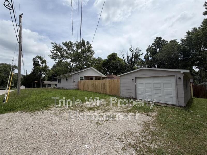 9739 Balboa Dr - Photo 7 of 23