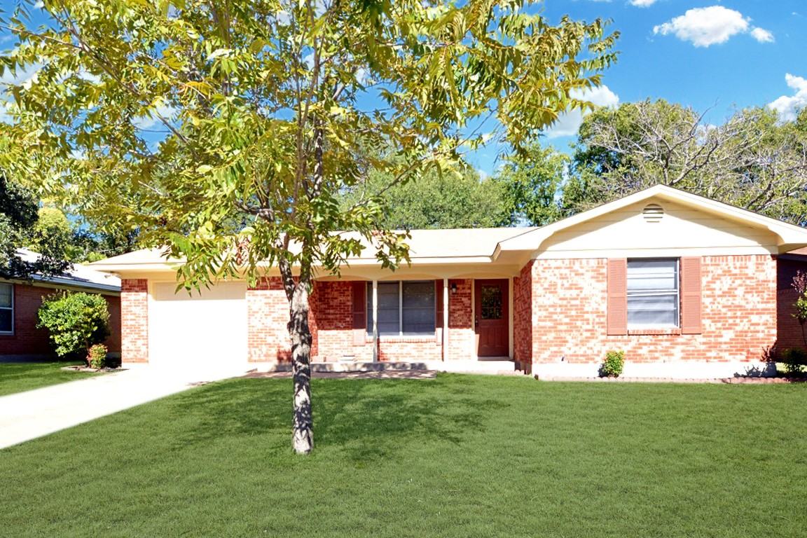 3102 Lawnwood Dr - Photo 2 of 18