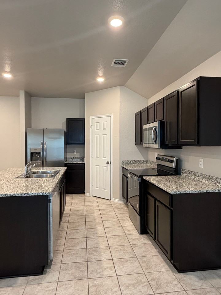 3610 Tanchico Dr - Photo 4 of 24