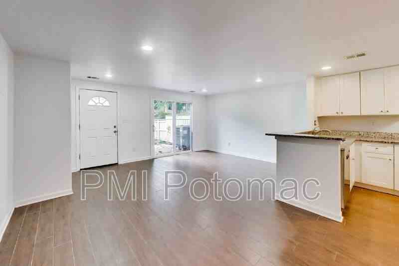 9391 Chadburn Pl - Photo 7 of 26
