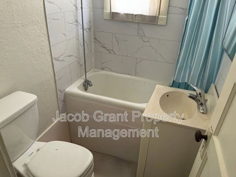 618 S 4th Ave #1 - Photo 6 of 6