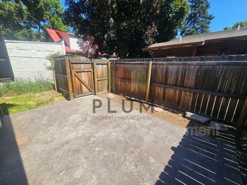 213 Sommers St - Photo 3 of 16