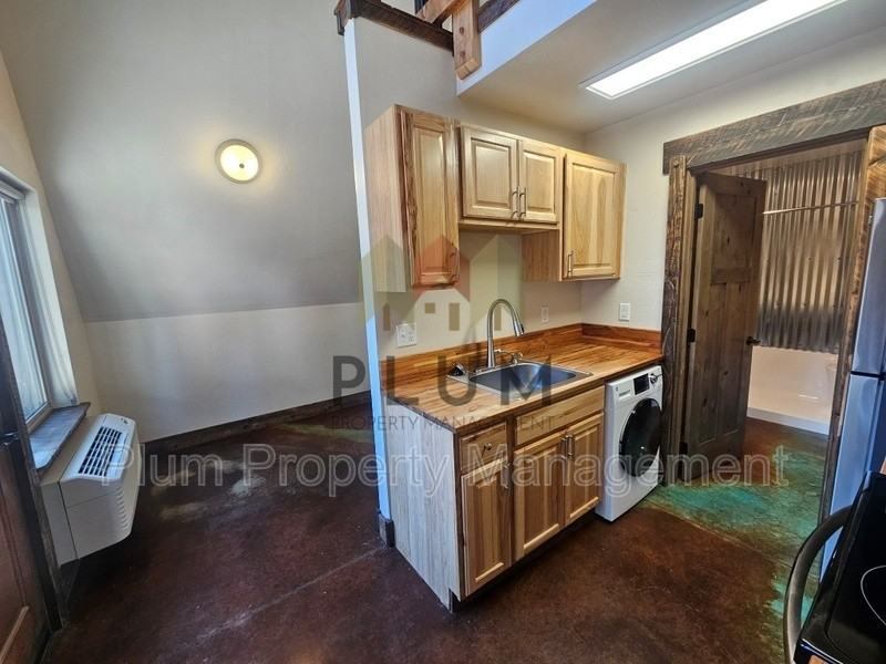 213 Sommers St - Photo 5 of 16