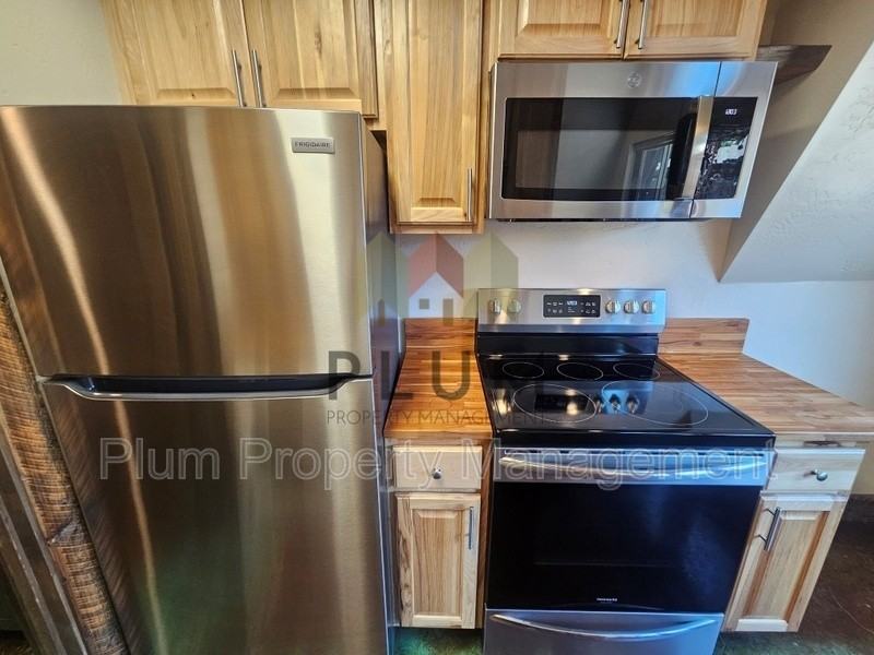 213 Sommers St - Photo 6 of 16