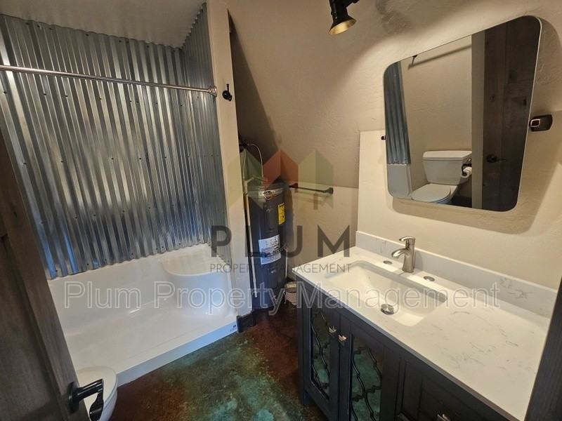 213 Sommers St - Photo 7 of 16