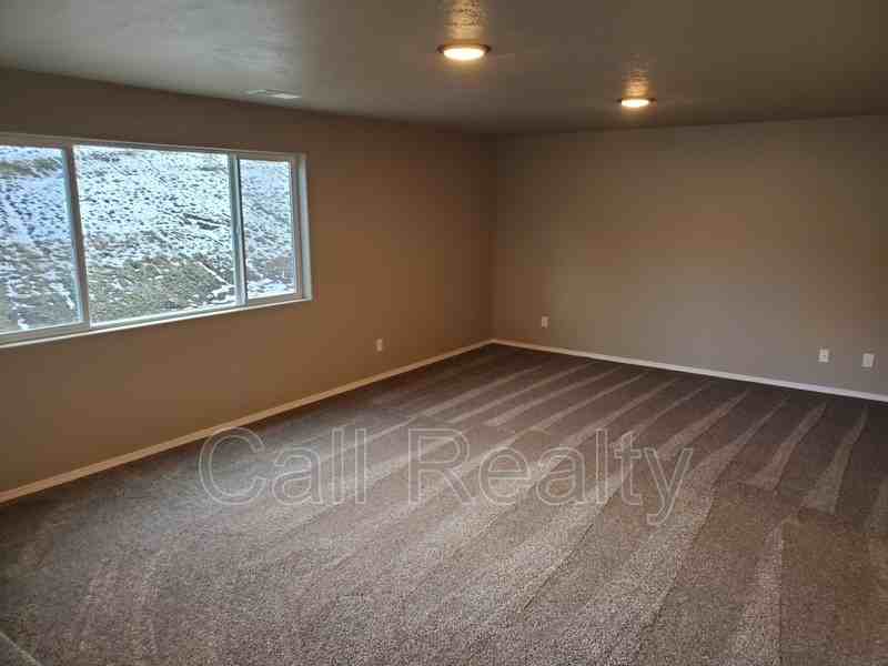 18208 E Selkirk Estates Rd - Photo 2 of 11