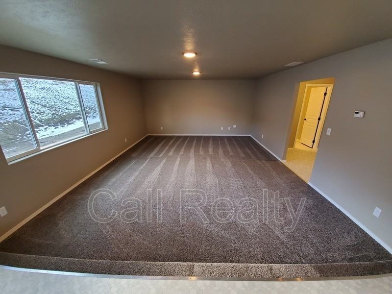 18208 E Selkirk Estates Rd - Photo 4 of 11