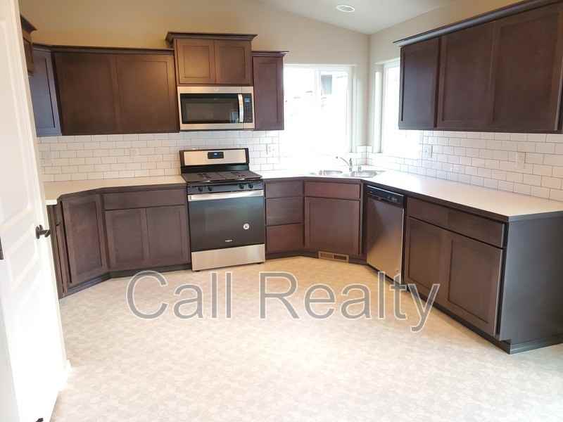 18208 E Selkirk Estates Rd - Photo 6 of 11