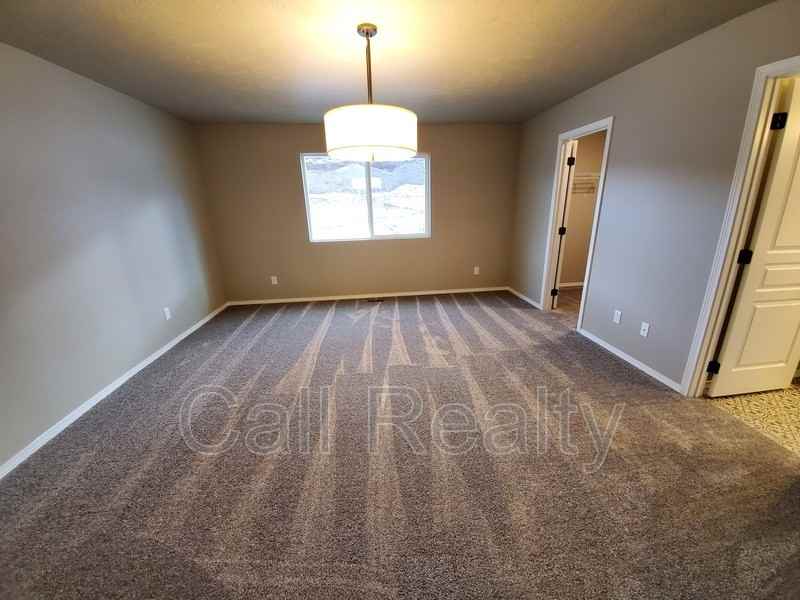 18208 E Selkirk Estates Rd - Photo 7 of 11