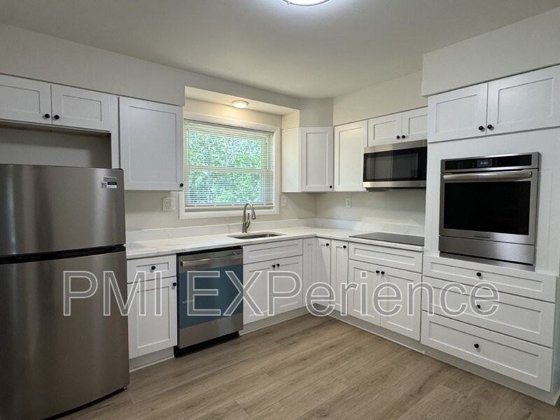 6405 Roberts Dr - Photo 5 of 22