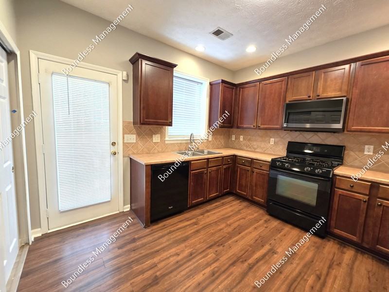 1684 Jackson Sq Nw - Photo 5 of 17