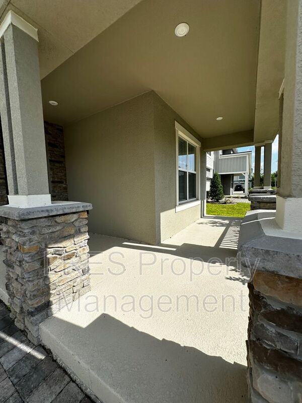 9220 Sea Pine Ave - Photo 3 of 46
