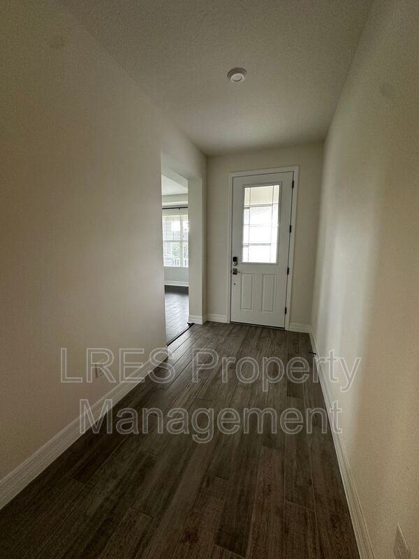 9220 Sea Pine Ave - Photo 5 of 46