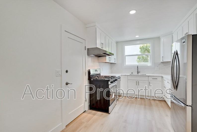 207 Haight St - Photo 7 of 21