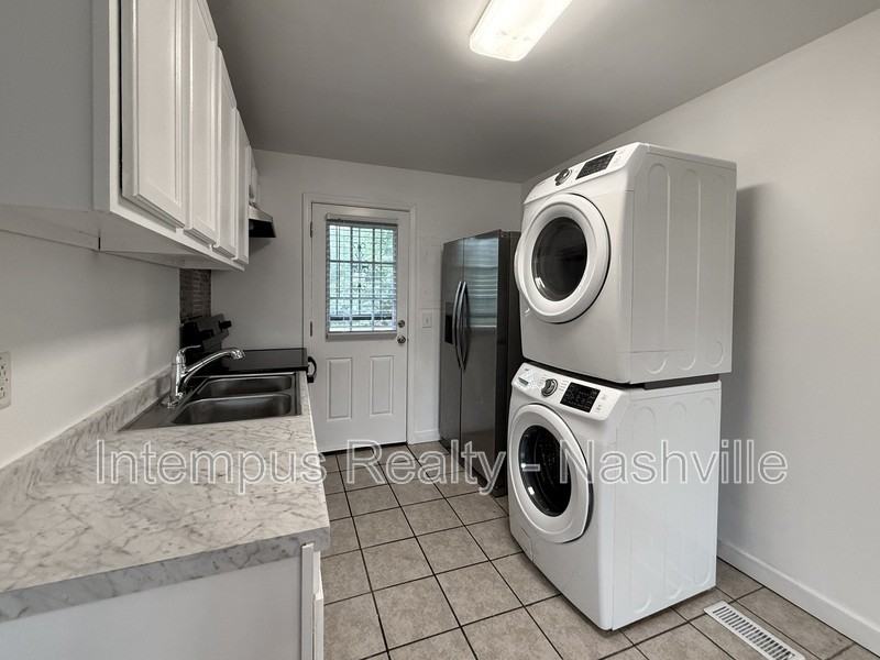 2716 Herman St #C - Photo 5 of 11