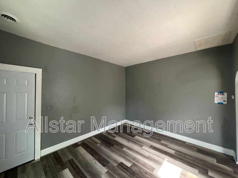 1120 East Ave #3 - Photo 3 of 15