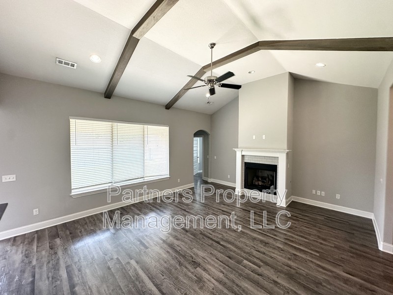 1521 N Dawes St - Photo 2 of 6