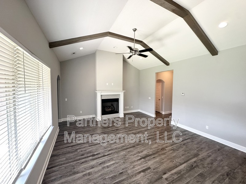 1521 N Dawes St - Photo 3 of 6