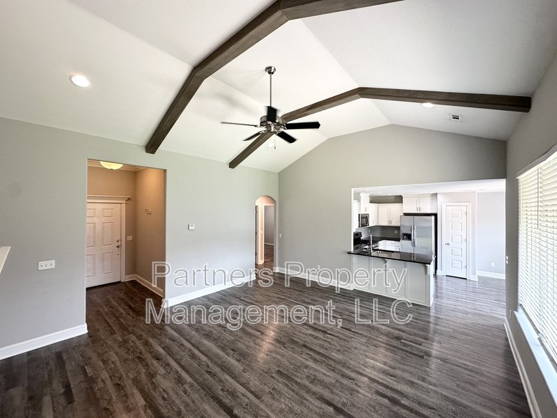 1521 N Dawes St - Photo 4 of 6