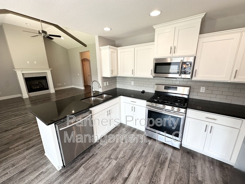 1521 N Dawes St - Photo 5 of 6