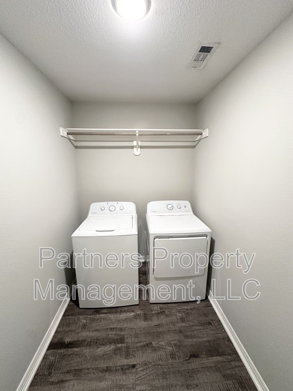 1521 N Dawes St - Photo 6 of 6