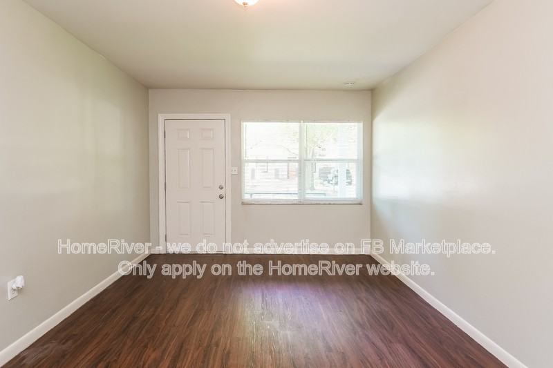 1903 W Spruce St - Photo 3 of 17