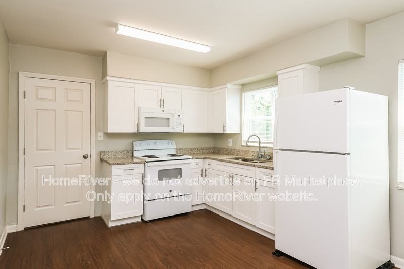 1903 W Spruce St - Photo 4 of 17