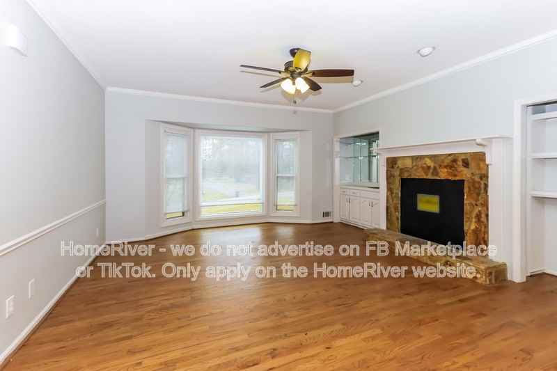 206 Leigh Dr - Photo 2 of 17