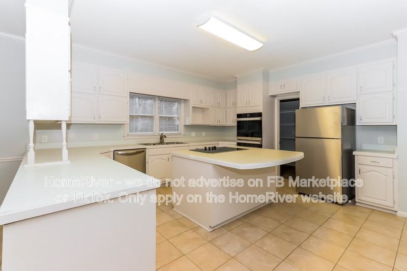 206 Leigh Dr - Photo 5 of 17