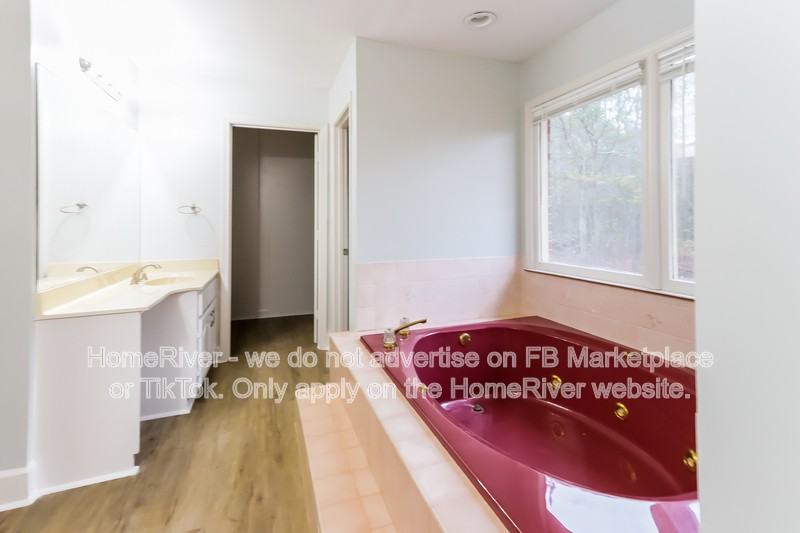 206 Leigh Dr - Photo 7 of 17