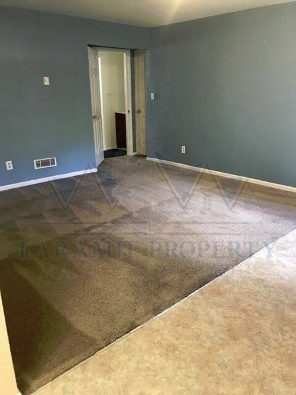 1166 N 19th St #B - Photo 4 of 12