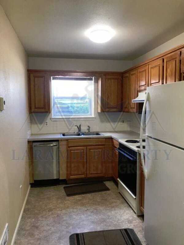 1166 N 19th St #B - Photo 5 of 12