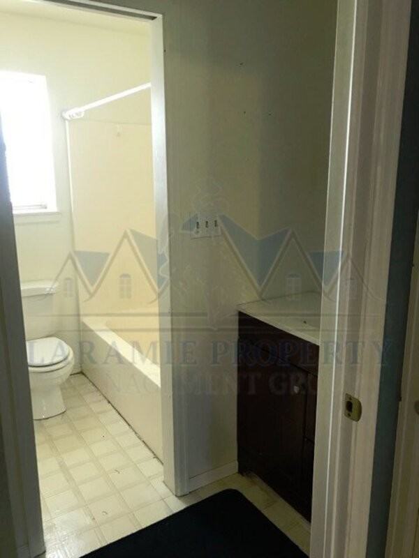 1166 N 19th St #B - Photo 6 of 12