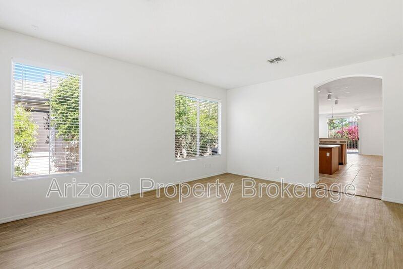 3498 E Bruce Ave - Photo 4 of 33