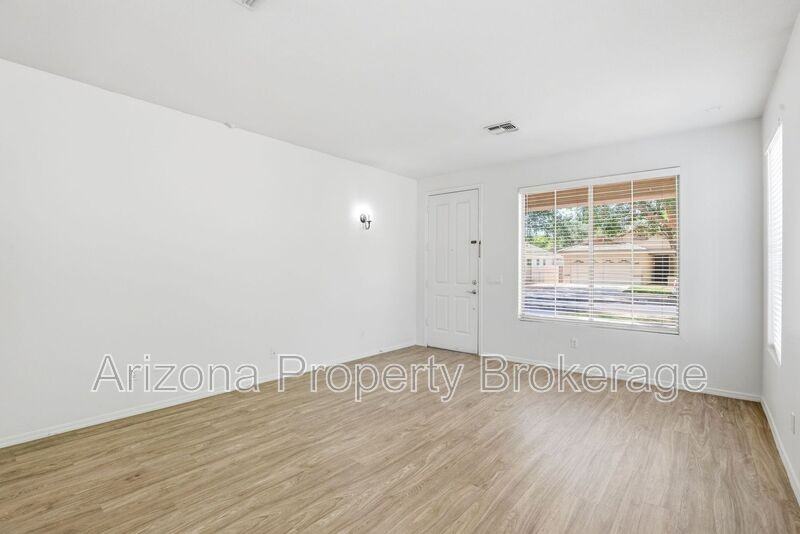 3498 E Bruce Ave - Photo 5 of 33
