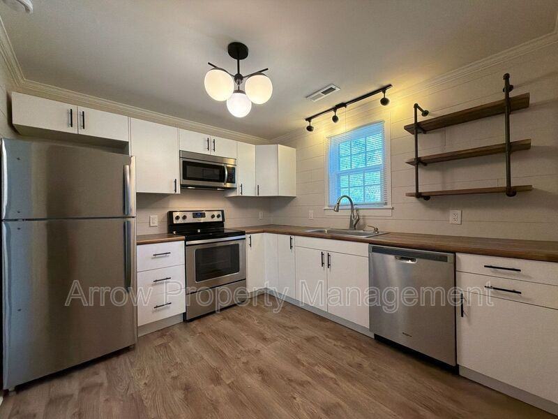1459 Plum St #2 - Photo 4 of 14