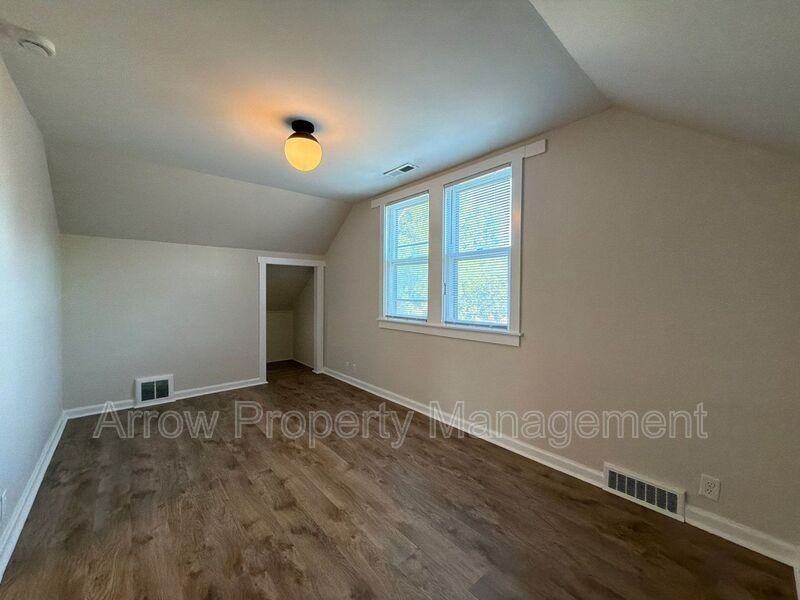 1459 Plum St #2 - Photo 5 of 14