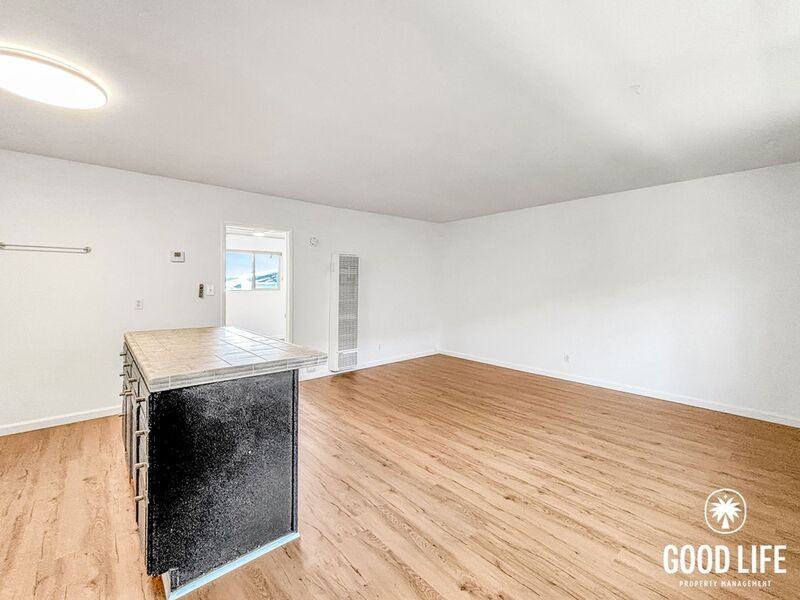 720 W Lewis St #14 - Photo 3 of 17