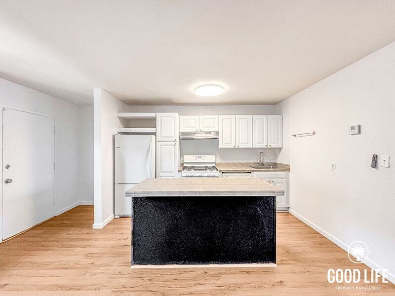 720 W Lewis St #14 - Photo 4 of 17