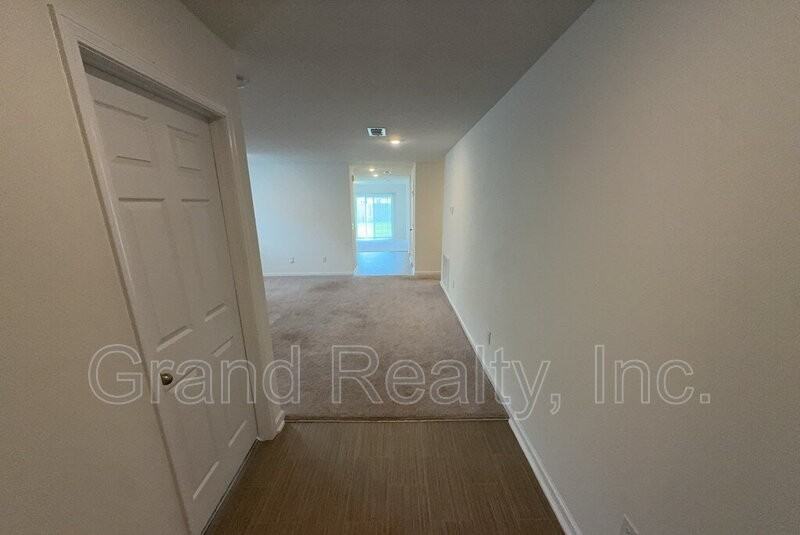 4360 Jitterbug St - Photo 2 of 27