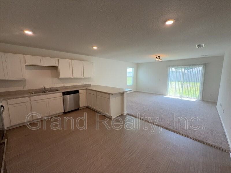 4360 Jitterbug St - Photo 6 of 27