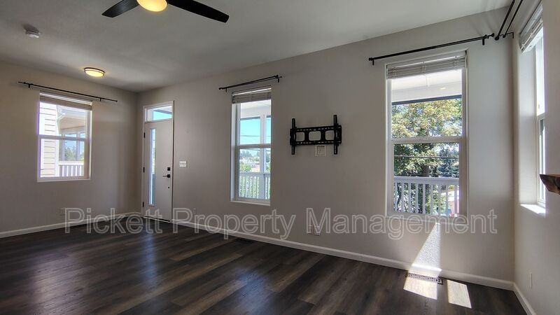 147 N Wycoff Ave - Photo 5 of 19