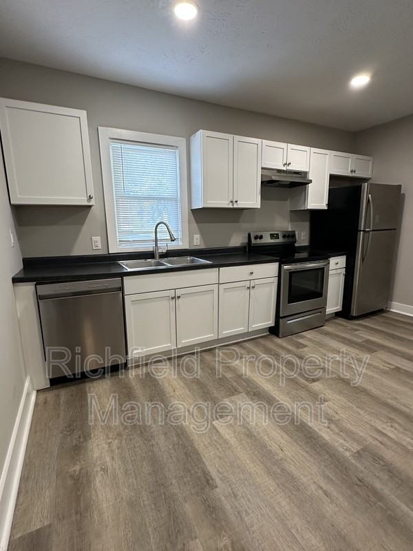 218 N Tacoma Ave - Photo 4 of 22