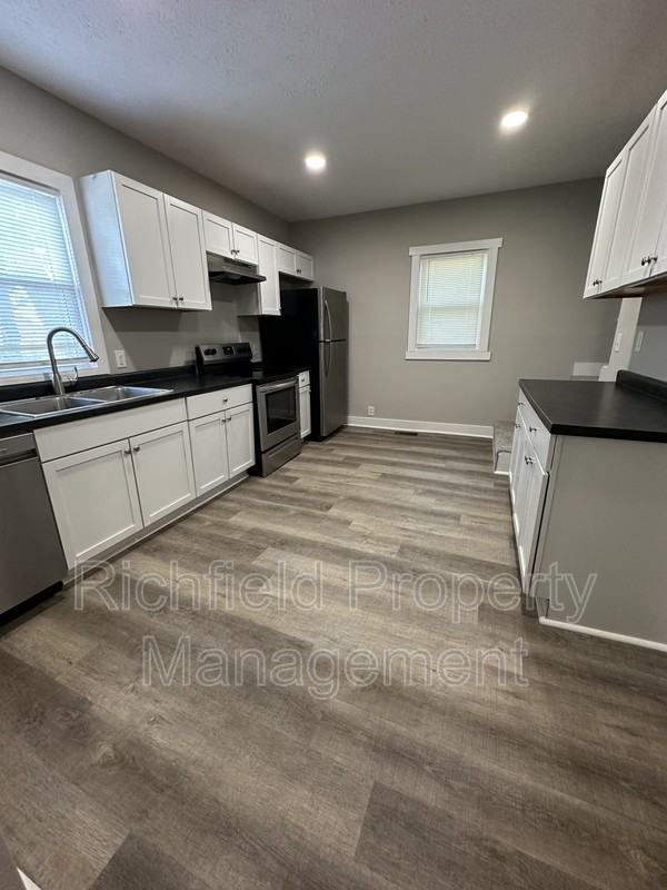 218 N Tacoma Ave - Photo 5 of 22