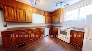 featured image of 92 Algoma St N #2