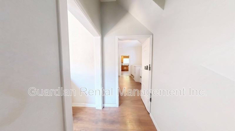 92 Algoma St N #2 - Photo 4 of 7