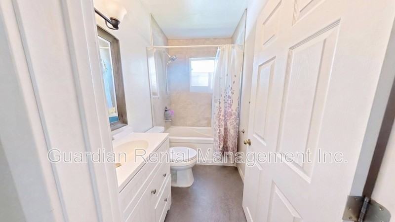 92 Algoma St N #2 - Photo 5 of 7
