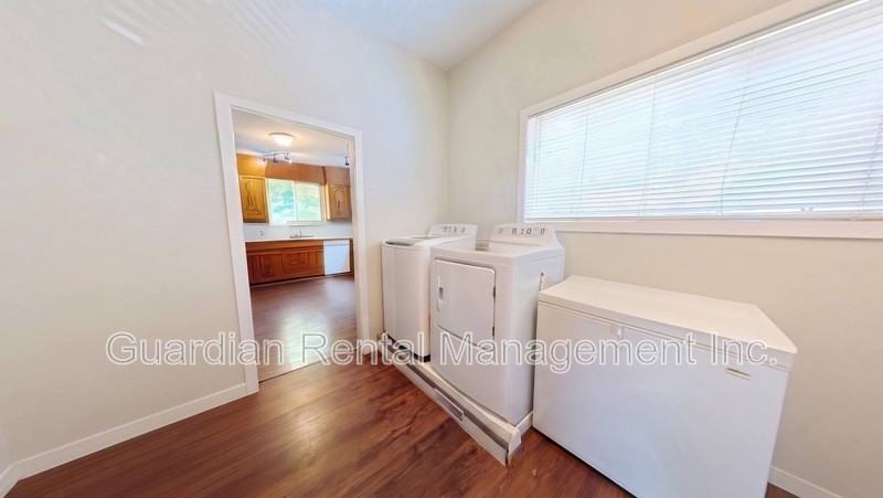 92 Algoma St N #2 - Photo 6 of 7