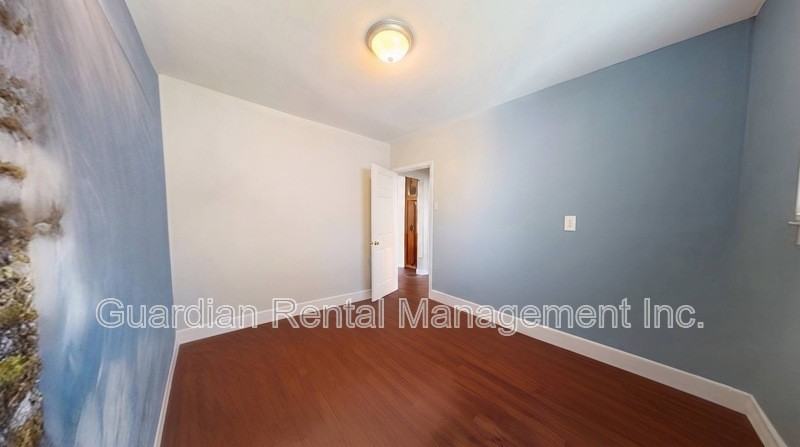 92 Algoma St N #2 - Photo 7 of 7