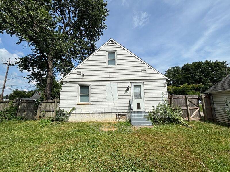 1110 Ellen Dr - Photo 3 of 25